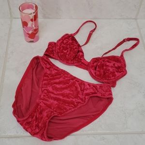 ❤❤ VICTORIA'S SECRET Red Crushed Velvet Bra Set ❤❤
